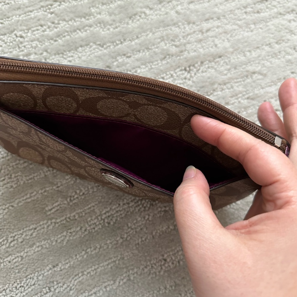 NWOT—Classic Coach wristlet/wallet - Picture 5 of 10